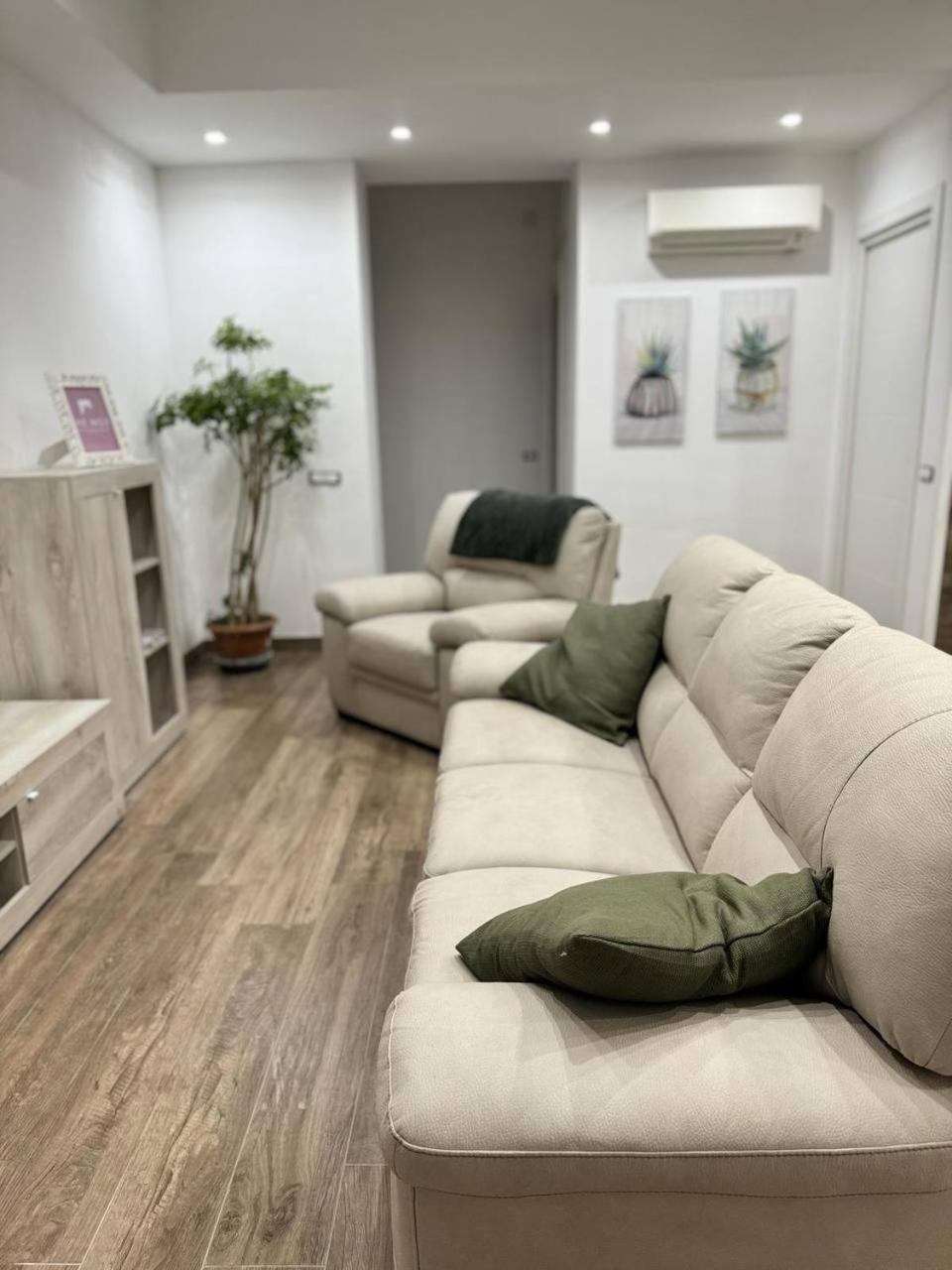 Апартаменти 280 Mt Dalla Metro The Mox Luxury Apartament Неаполь Екстер'єр фото