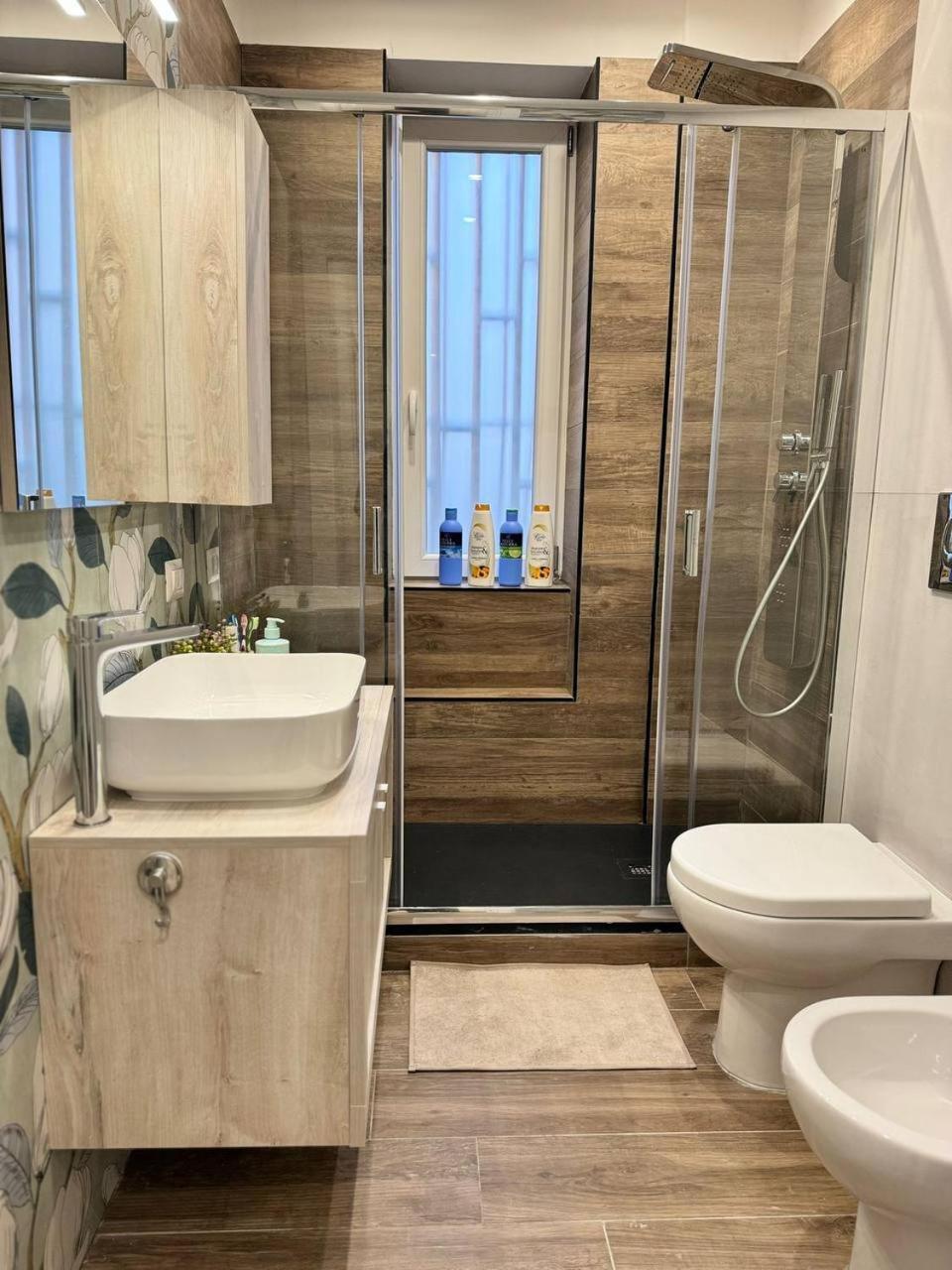 Апартаменти 280 Mt Dalla Metro The Mox Luxury Apartament Неаполь Екстер'єр фото