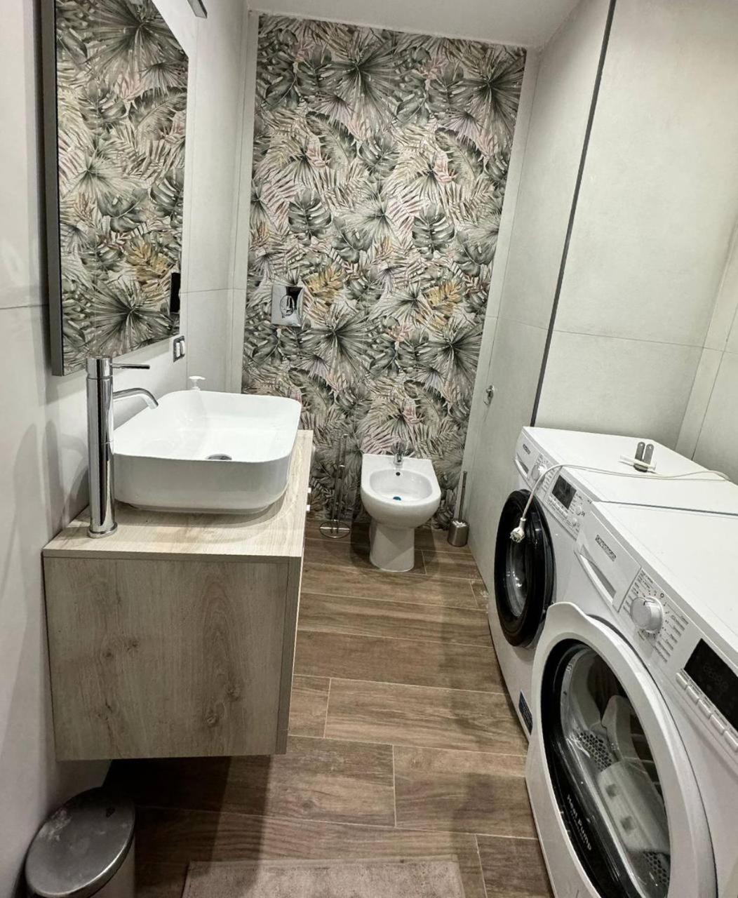 Апартаменти 280 Mt Dalla Metro The Mox Luxury Apartament Неаполь Екстер'єр фото