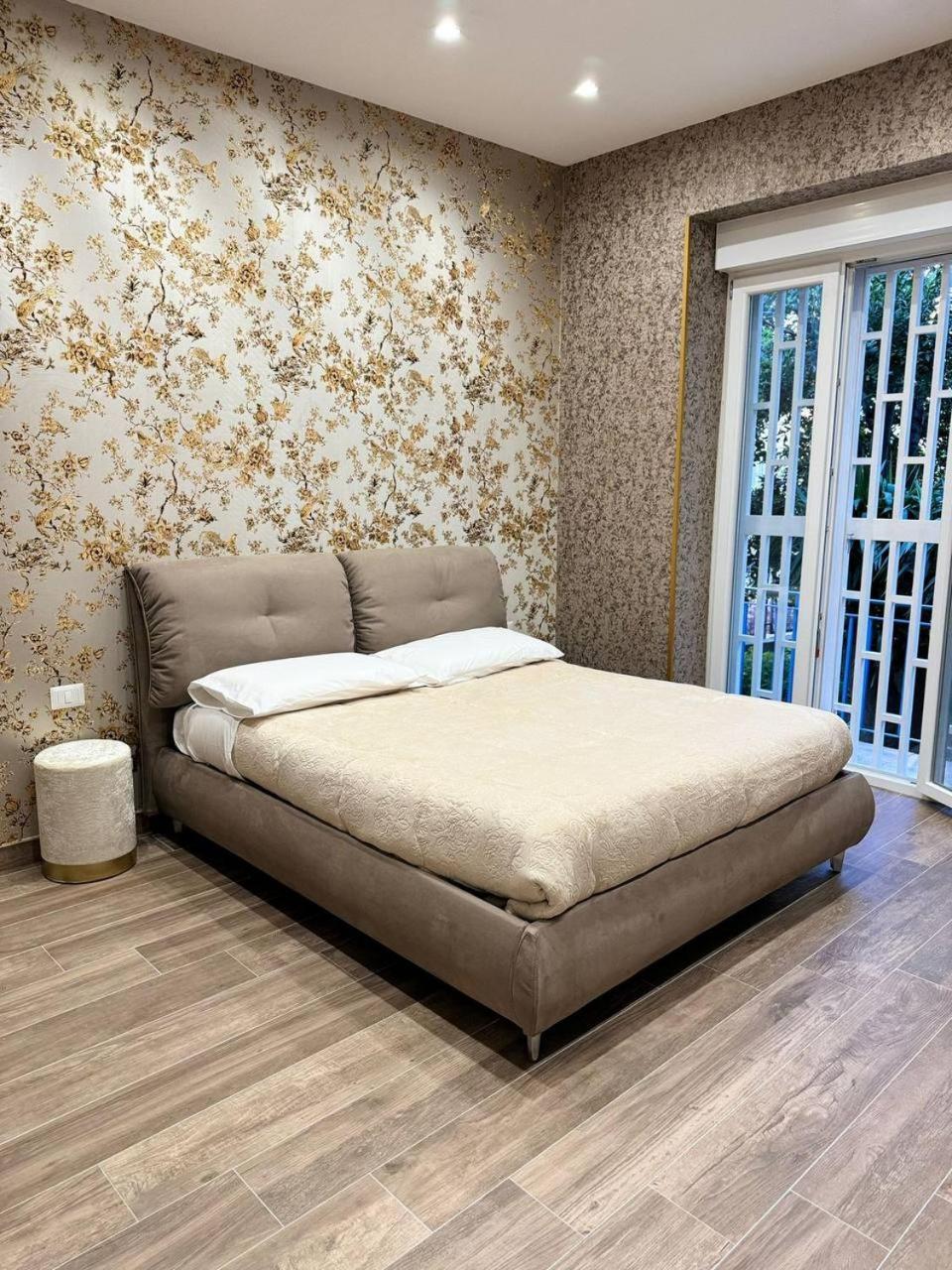 Апартаменти 280 Mt Dalla Metro The Mox Luxury Apartament Неаполь Екстер'єр фото