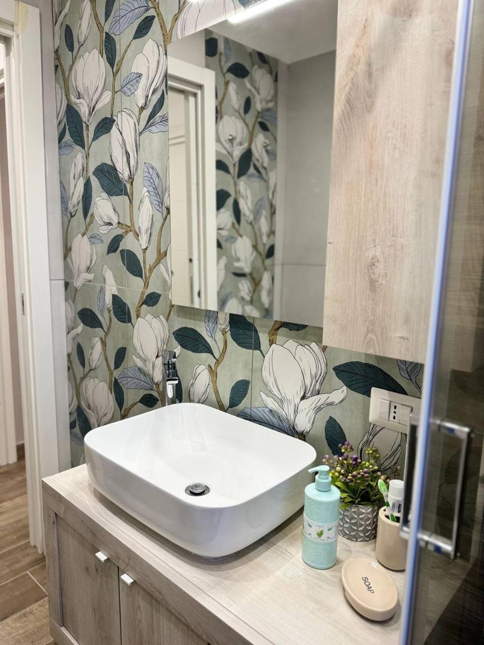 Апартаменти 280 Mt Dalla Metro The Mox Luxury Apartament Неаполь Екстер'єр фото
