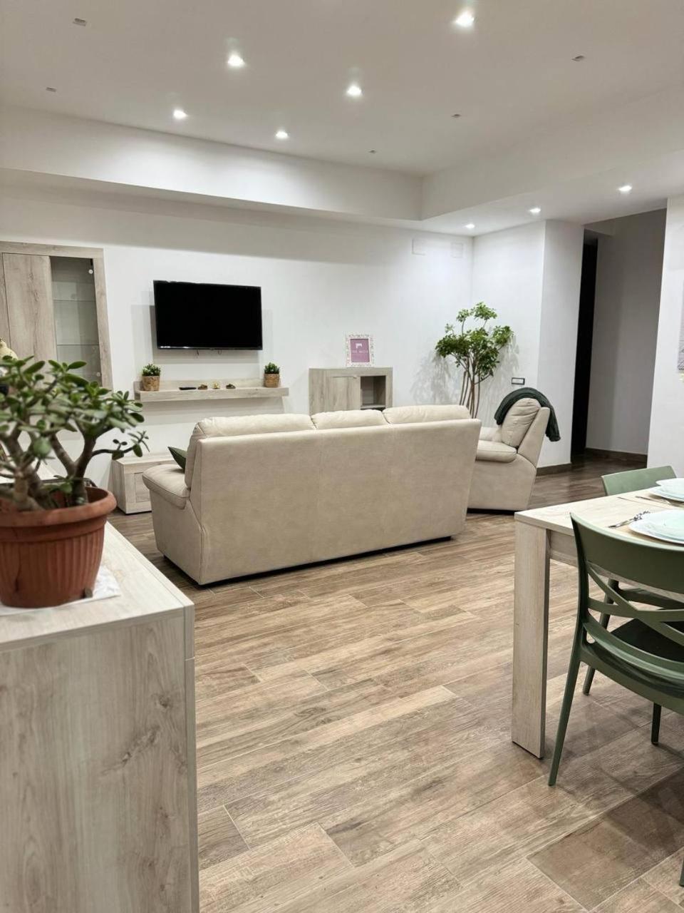 Апартаменти 280 Mt Dalla Metro The Mox Luxury Apartament Неаполь Екстер'єр фото